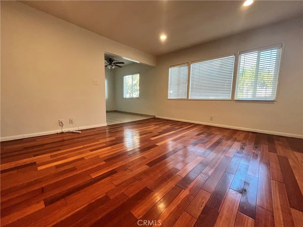 Los Angeles, California, United States 2 - 18044454