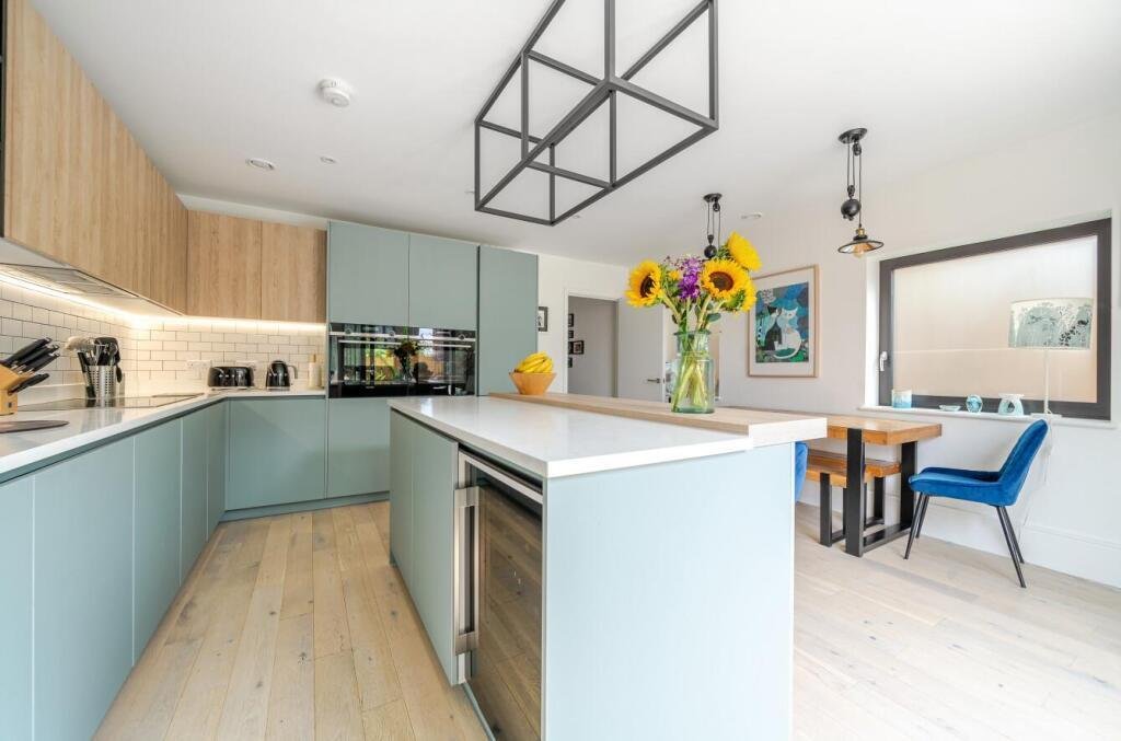 House in Mill Hill, Barnet, England 3 - 18036126
