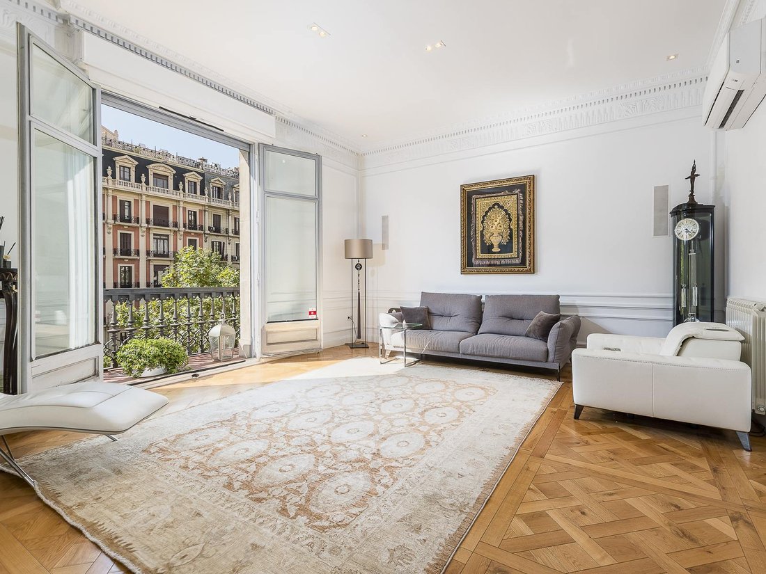 Apartment in Sarrià-Sant Gervasi, Barcelona, Spain 1 - 16084228