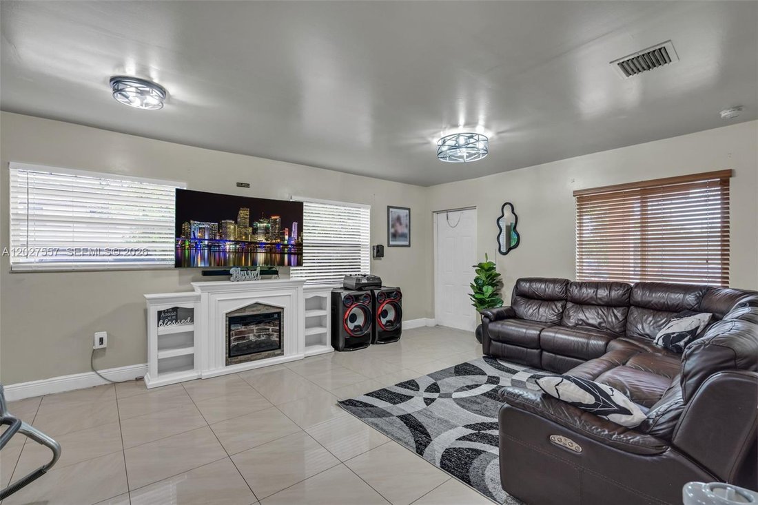 House in Miami, Florida, United States 4 - 18041392