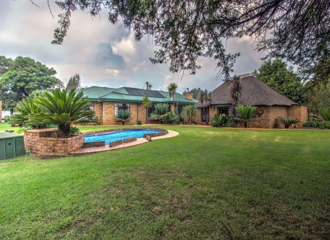 Estate in Bredell, Gauteng, South Africa 3 - 18047585