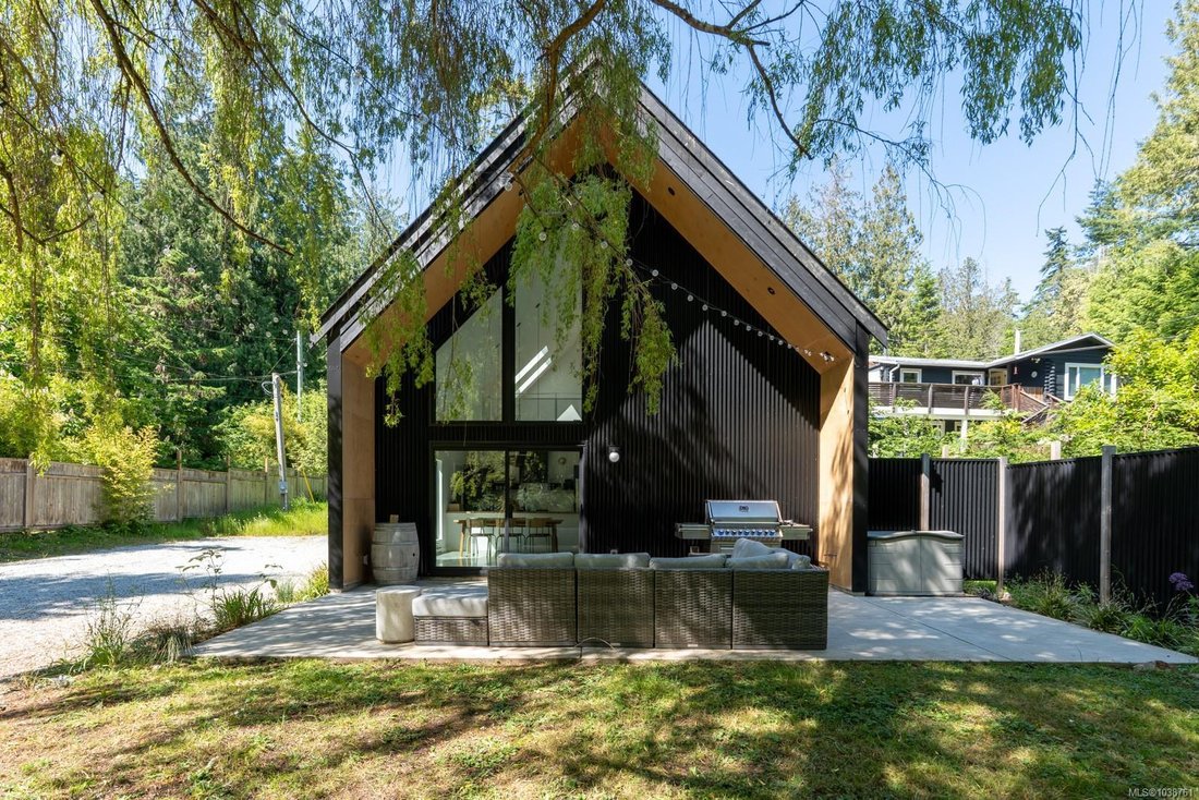 House in Saltspring Island, British Columbia, Canada 1 - 18048826