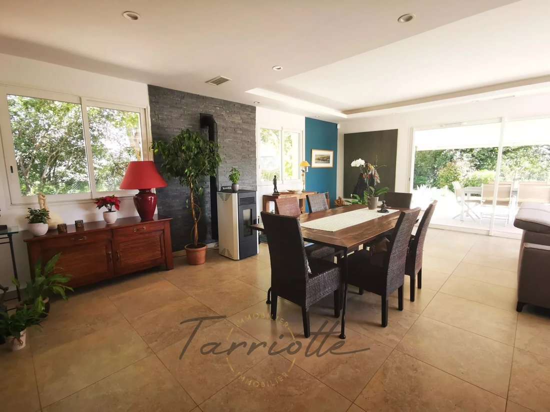 Villa in Alba-la-Romaine, Auvergne-Rhône-Alpes, France 3 - 18037049