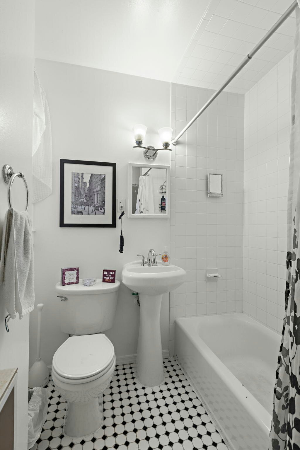 Townhouse in East Rutherford, New Jersey, United States 4 - 18041064