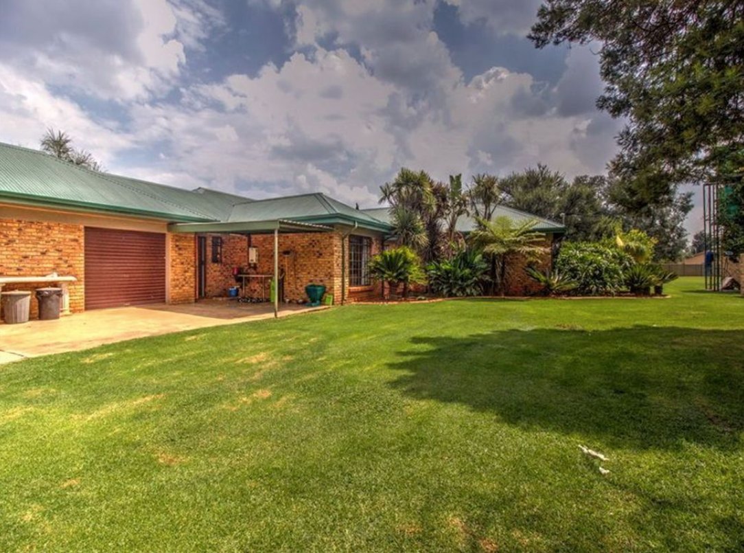 Estate in Bredell, Gauteng, South Africa 4 - 18047585