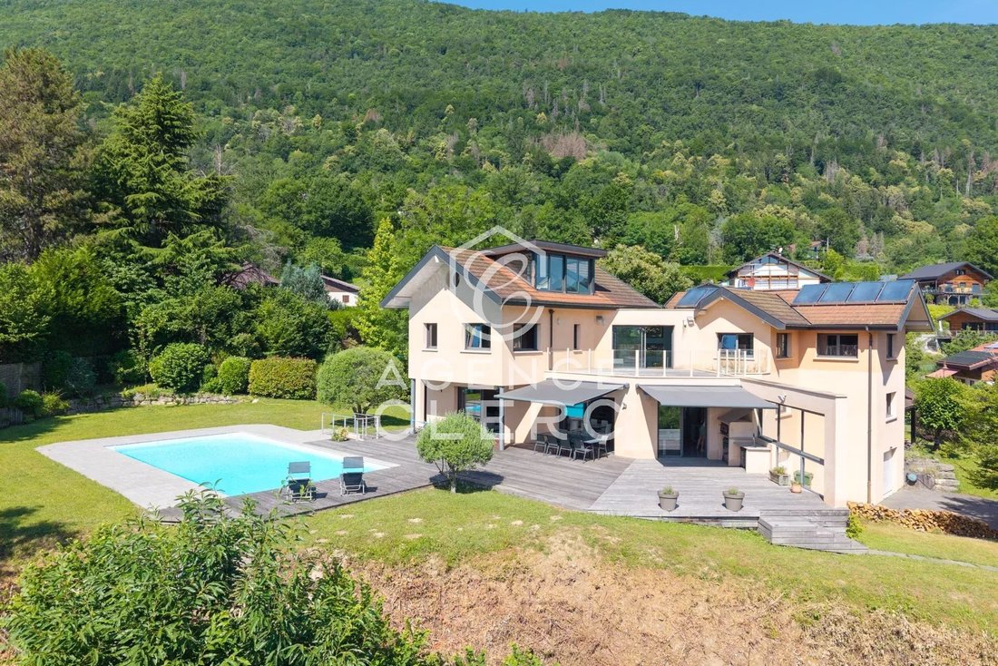 Villa in Sévrier, Auvergne-Rhône-Alpes, France 1 - 17017976