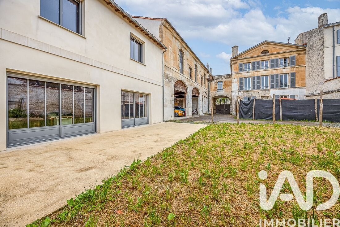 House in Niort, Nouvelle-Aquitaine, France 1 - 18046335