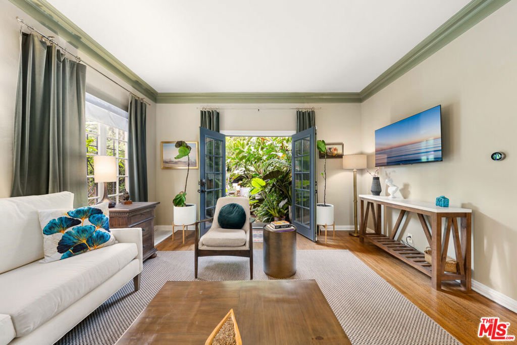 West Hollywood, California, United States 4 - 18040316