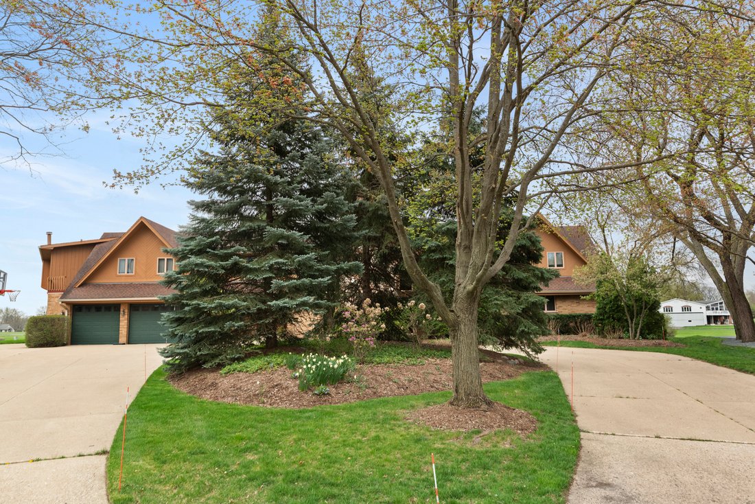 House in Downers Grove, Illinois, United States 2 - 18049852