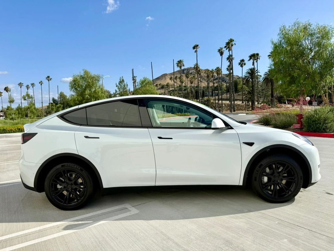 Suv in Bloomington, CA, United States 4 - 18045782