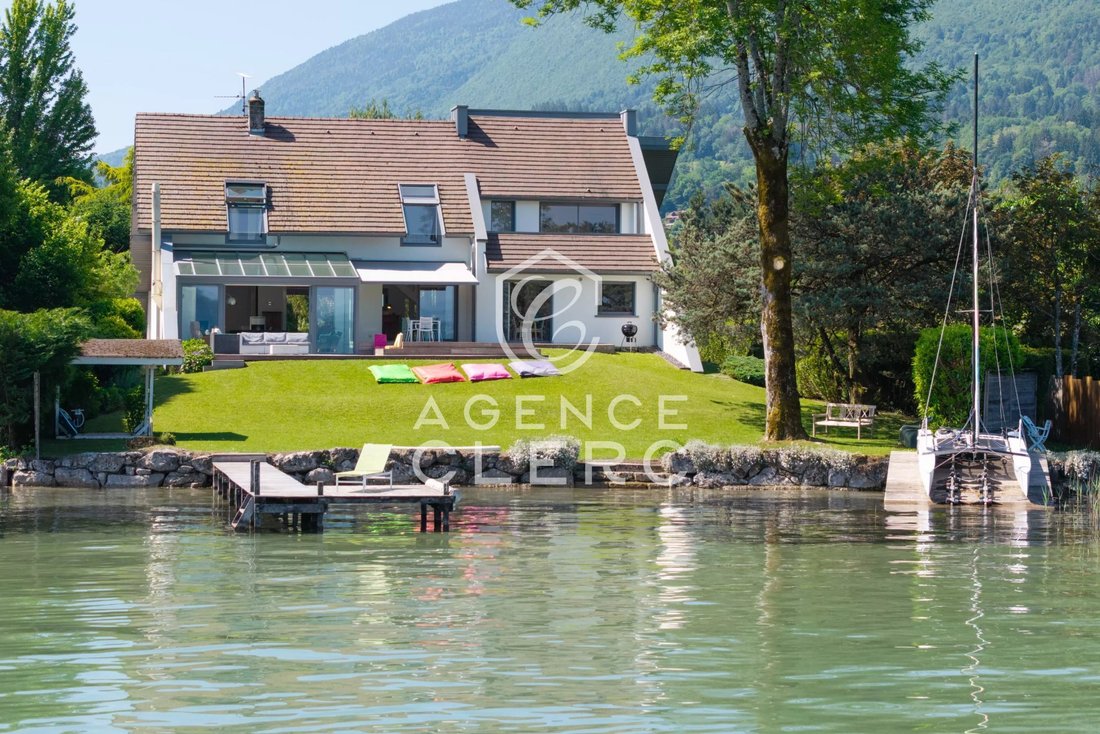 Villa in Sévrier, Auvergne-Rhône-Alpes, France 1 - 18024037