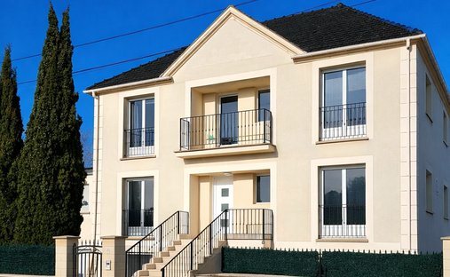 House in Clos de la Grande Salle, Fleury-les-Aubrais, France 1
