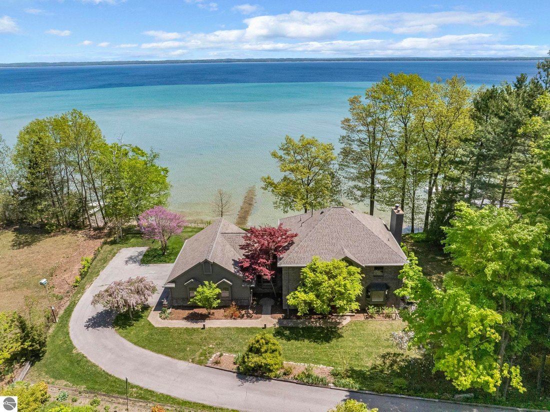 House in Traverse City, Michigan, United States 2 - 18049336