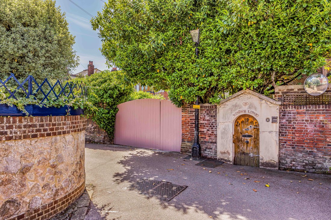 House in Southsea, England 5 - 18050051