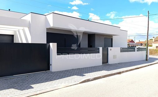 House in Fernao Ferro, Setubal, Portugal 1
