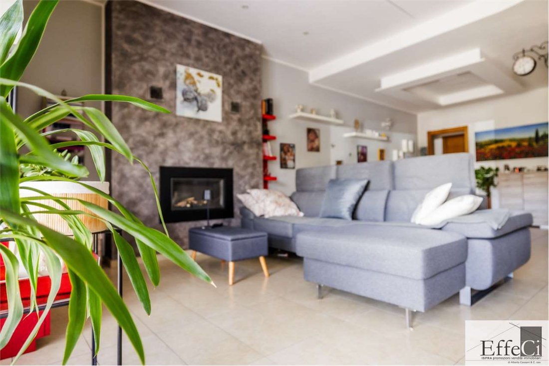 Villa in Besozzo, Lombardy, Italy 2 - 18040383