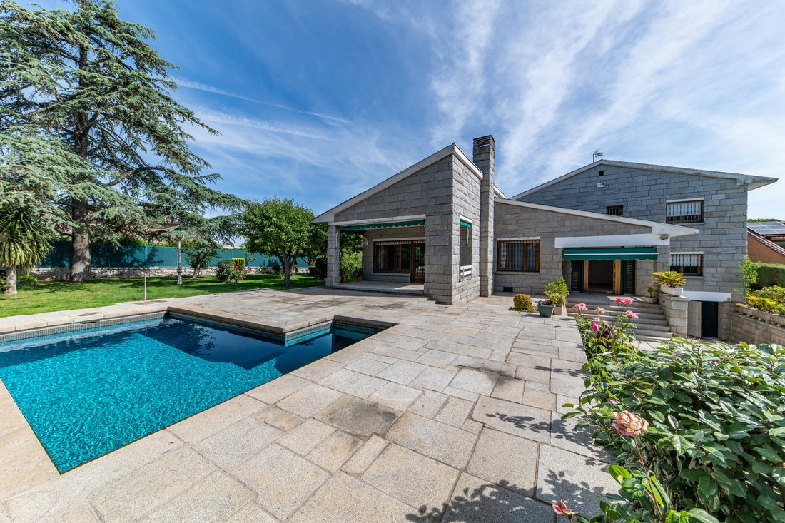 Villa in Pozuelo de Alarcon, Comunidad de Madrid, Spain 5 - 18035408