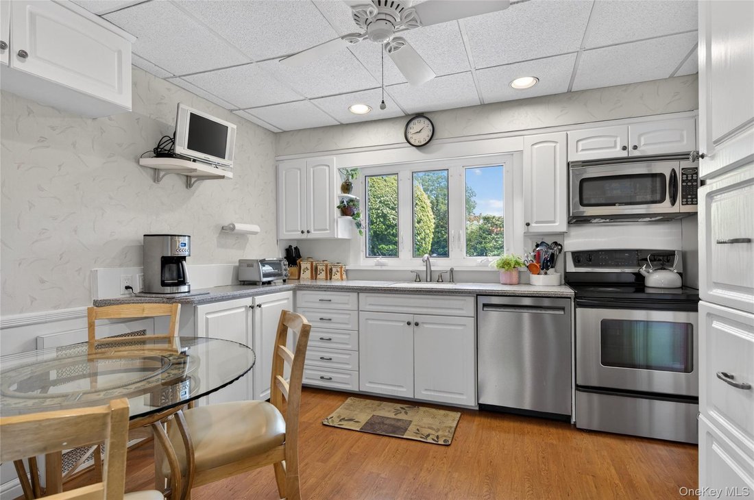 House in Merrick, New York, United States 5 - 18039938