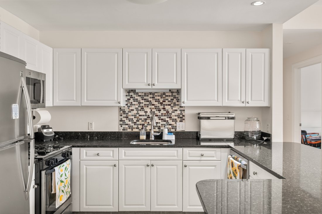 Condo in Braintree, Massachusetts, United States 2 - 18035558