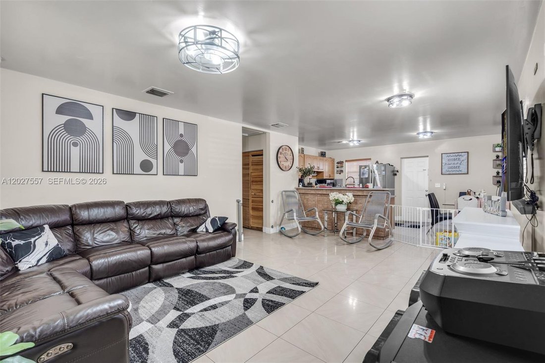 House in Miami, Florida, United States 3 - 18041392