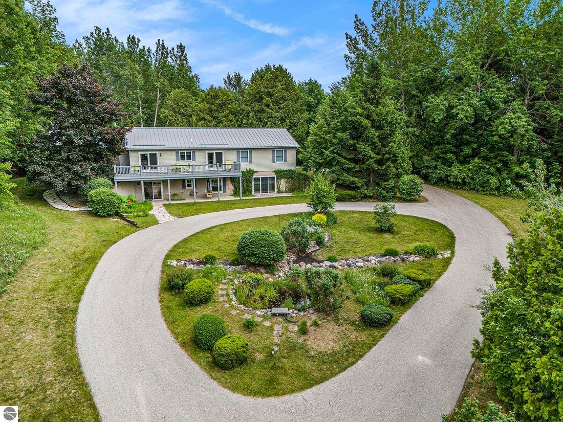 House in Frankfort, Michigan, United States 1 - 18047827
