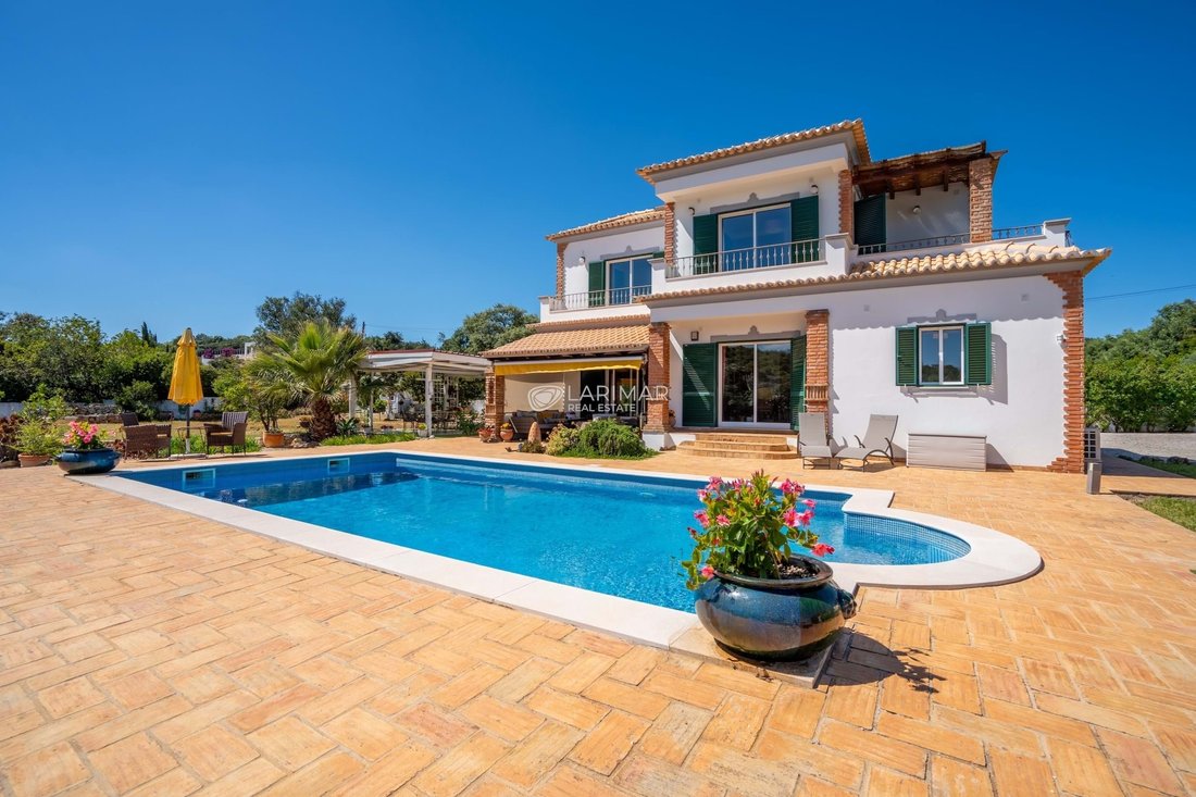Villa in Loule (Sao Clemente), Algarve, Portugal 1 - 18039236