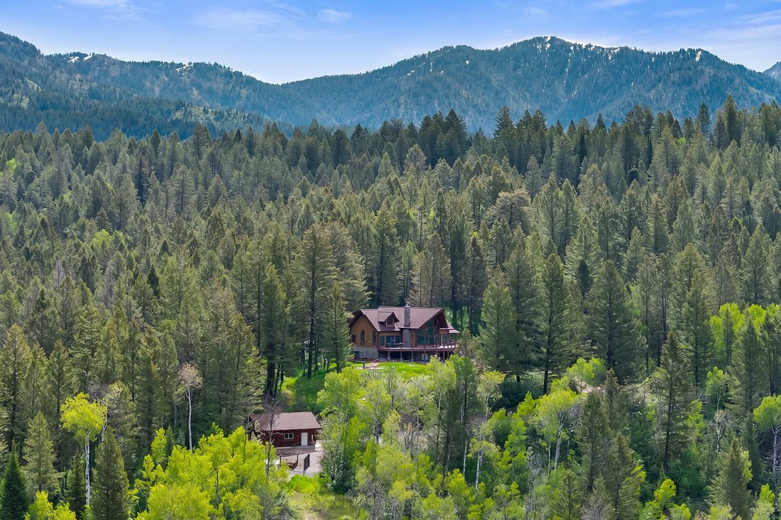 House in Alpine, Wyoming, United States 2 - 16480575