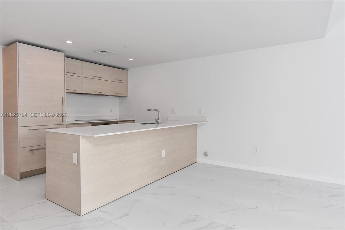 Condo in Miami, Florida, United States 5 - 18041419