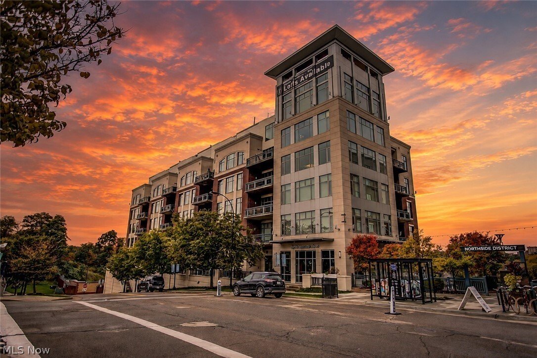 Condo in Akron, Ohio, United States 1 - 17648120