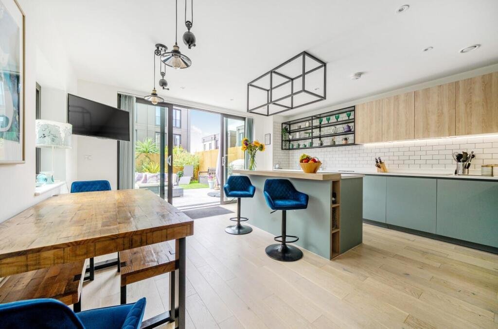 House in Mill Hill, Barnet, England 2 - 18036126