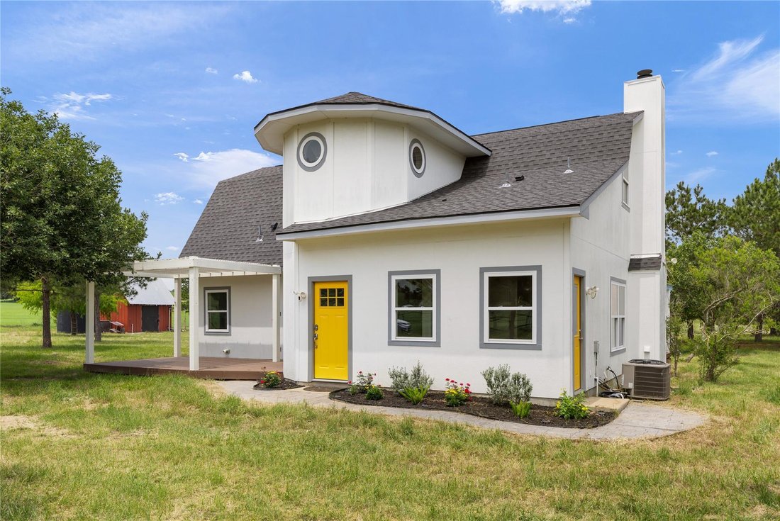 House in McDade, Texas, United States 5 - 18037733