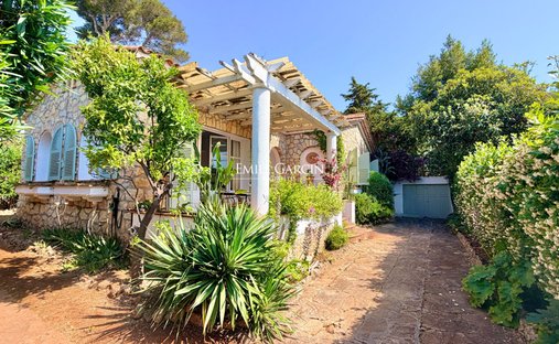 Villa in Fontmerle, Antibes, France 1