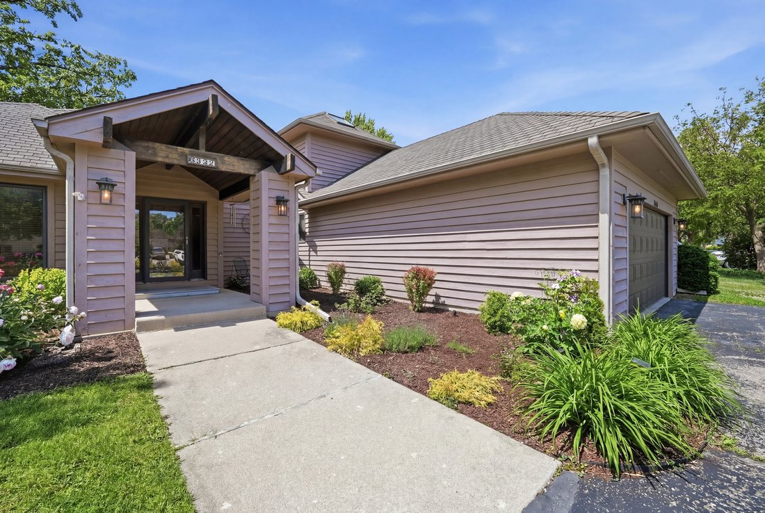 House in Lindenhurst, Illinois, United States 3 - 18048289