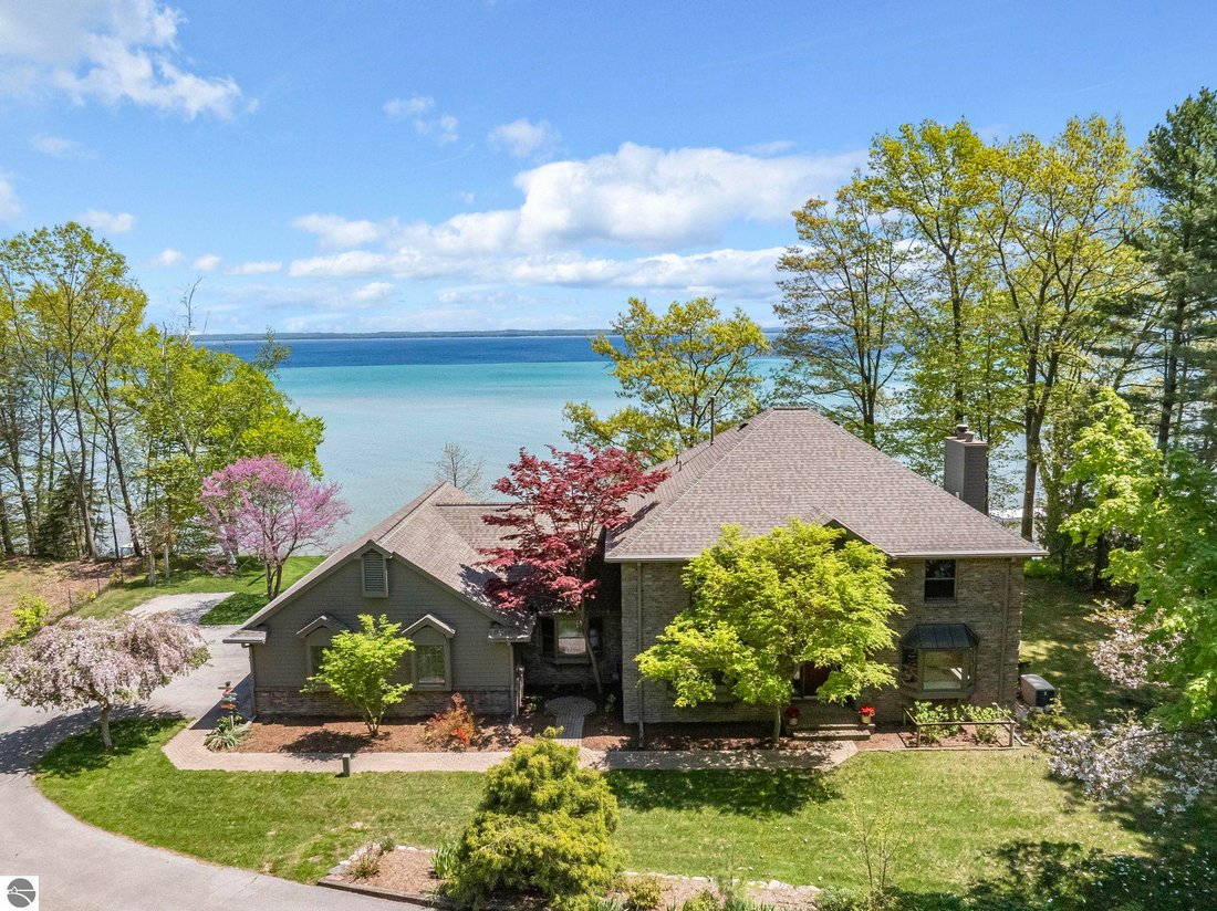 House in Traverse City, Michigan, United States 1 - 18049336