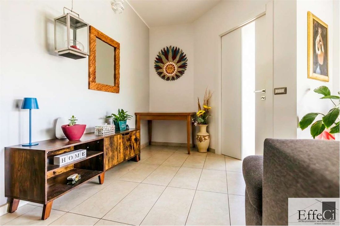 Villa in Besozzo, Lombardy, Italy 3 - 18040383