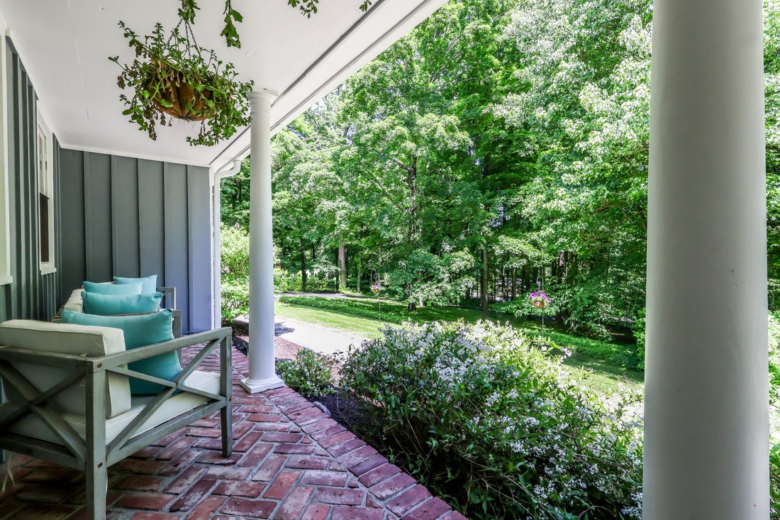 House in Newtown, Connecticut, United States 2 - 18040013