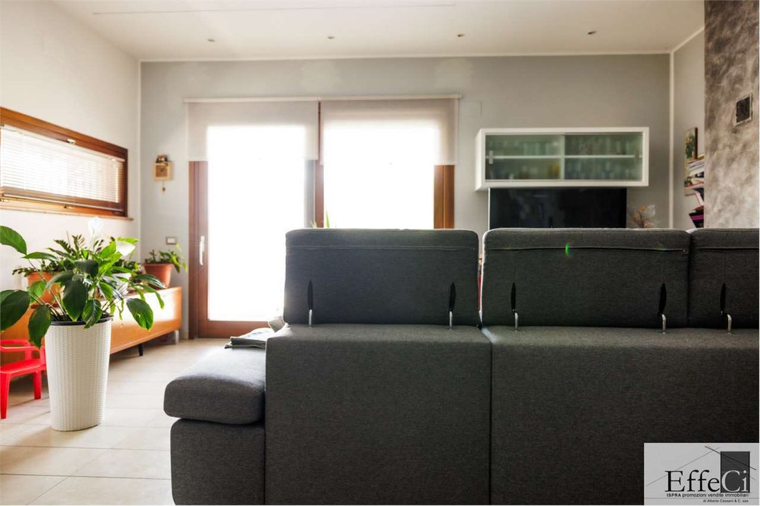 Villa in Besozzo, Lombardy, Italy 4 - 18040383
