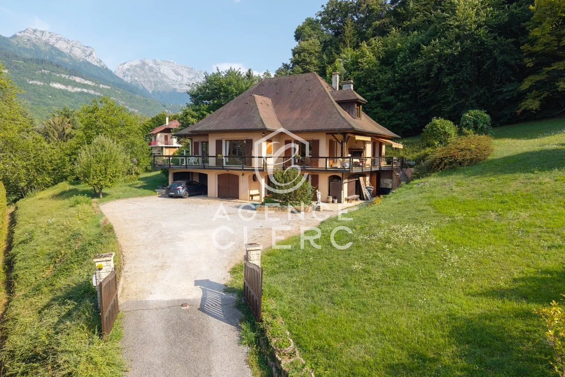 Villa in Menthon-Saint-Bernard, Auvergne-Rhône-Alpes, France 2 - 16063122
