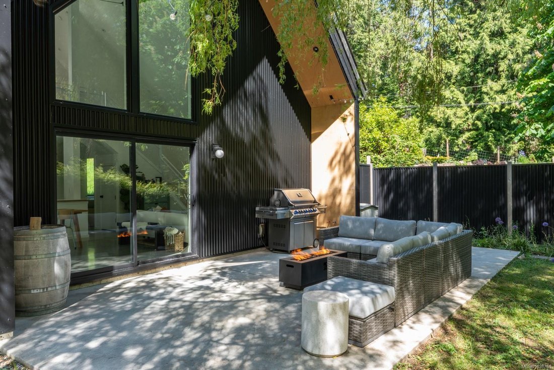 House in Saltspring Island, British Columbia, Canada 3 - 18048826