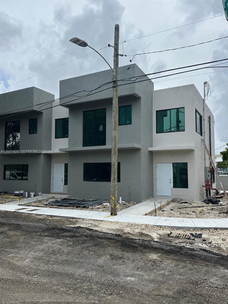 Miami, Florida, United States 3 - 18041447
