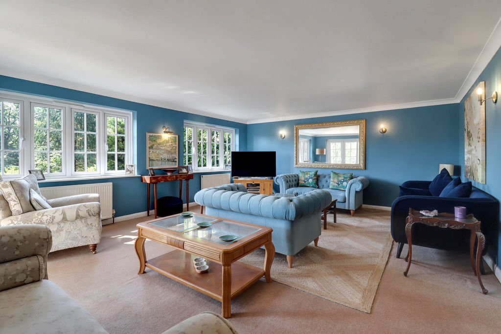 House in Lightwater, Windlesham, England 2 - 18046626