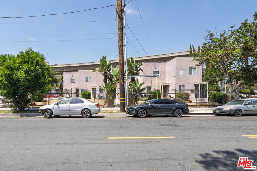 Los Angeles, California, United States 4 - 18040345
