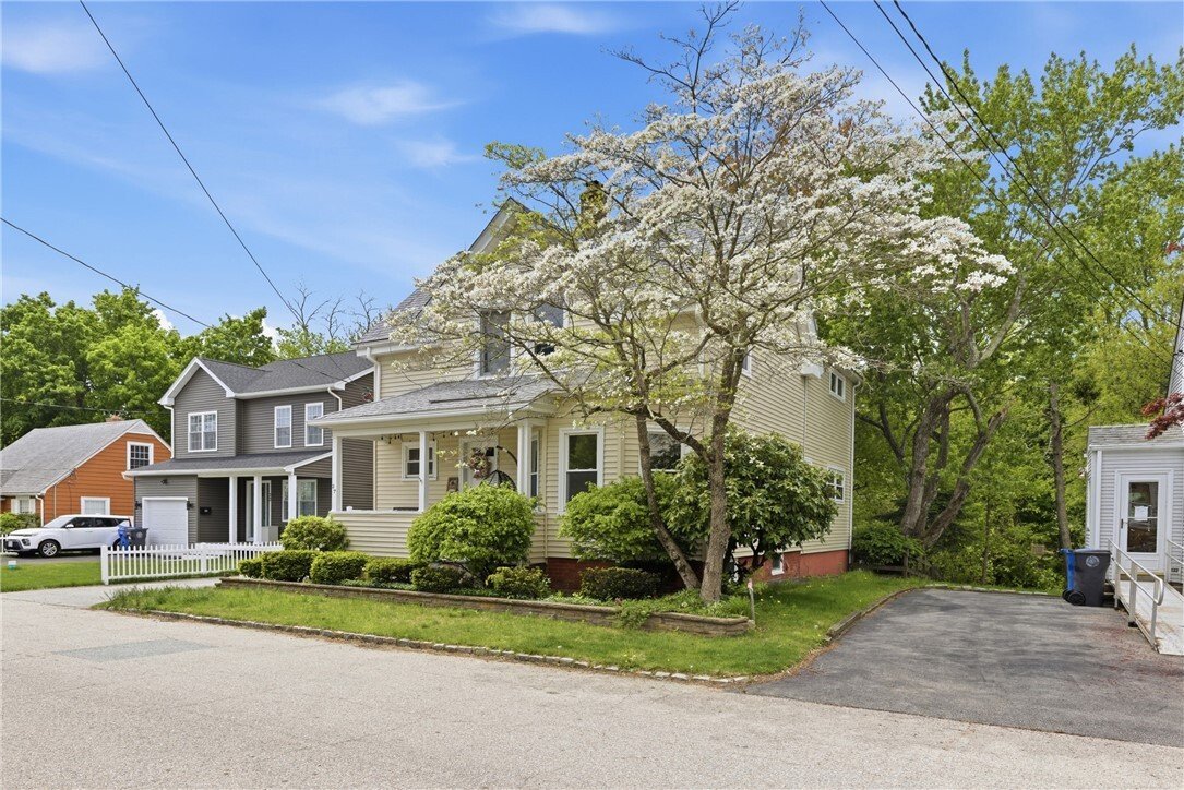 House in Cranston, Rhode Island, United States 2 - 18040584