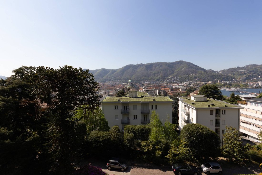 Apartment in Eastern Lake Center, Como, Lombardy 4 - 18049273