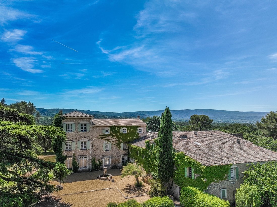 House in Bonnieux, Provence-Alpes-Côte d'Azur, France 3 - 12802712
