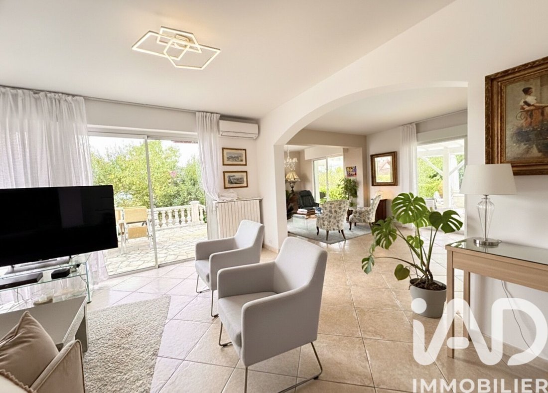 House in Amendeuix-Oneix, Nouvelle-Aquitaine, France 3 - 17658808
