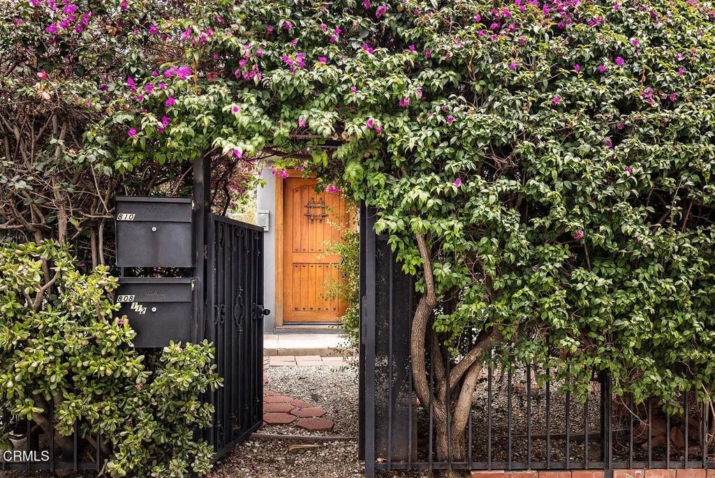 Los Angeles, California, United States 3 - 18040955