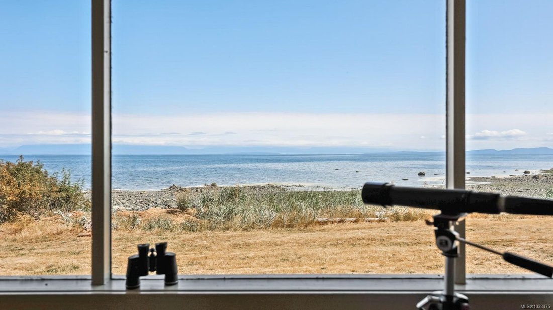 House in Comox, British Columbia, Canada 1 - 18042606