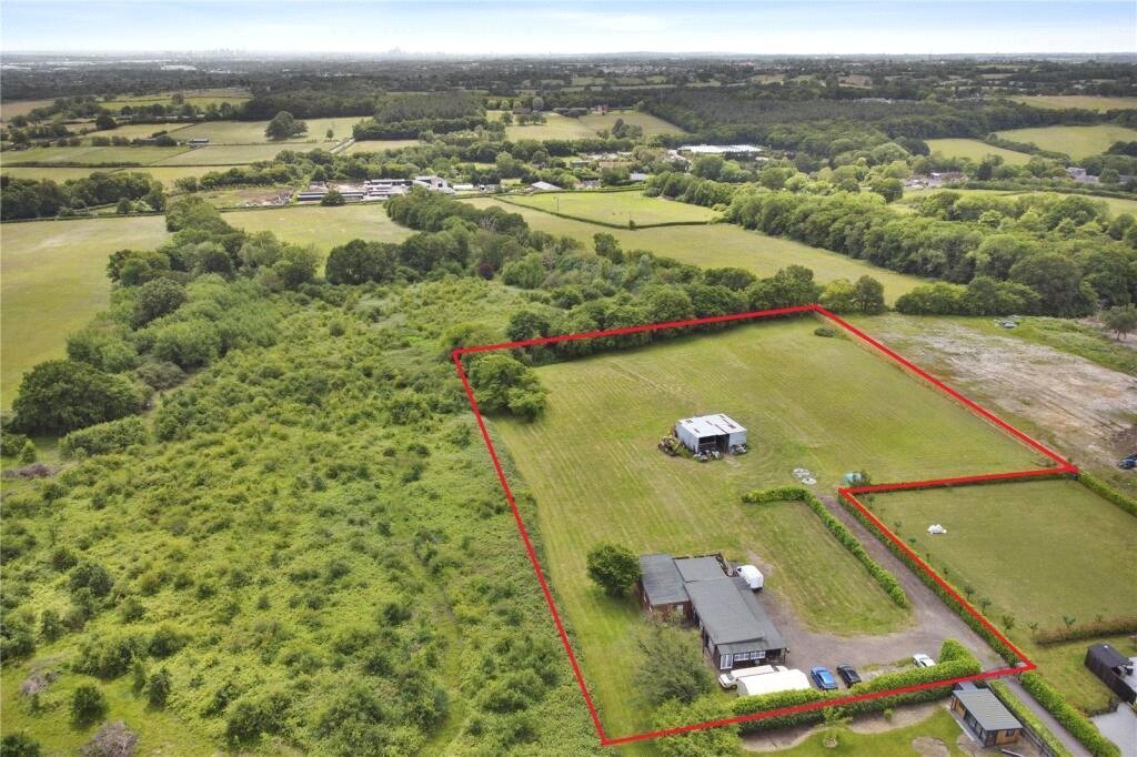House in Hertfordshire, England 2 - 18040305