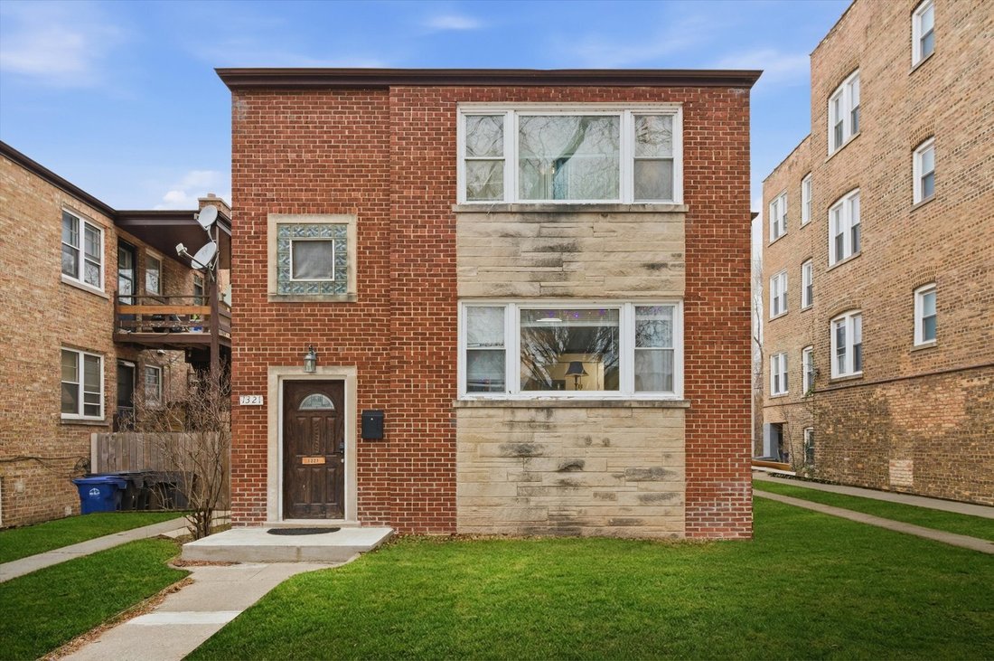 Evanston, Illinois, United States 1 - 18040675